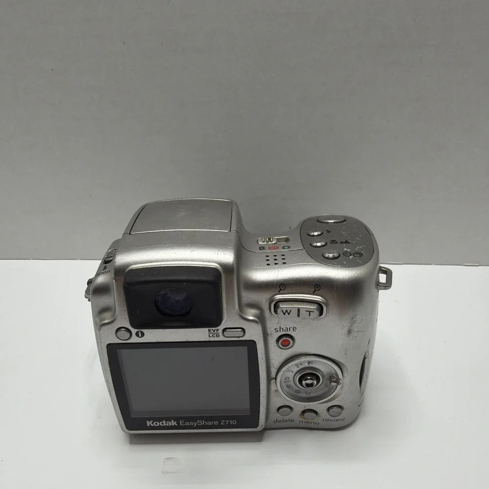 Kodak EasyShare Z710 7.1MP Digital Camera Silver 10x Optical Zoom Untested